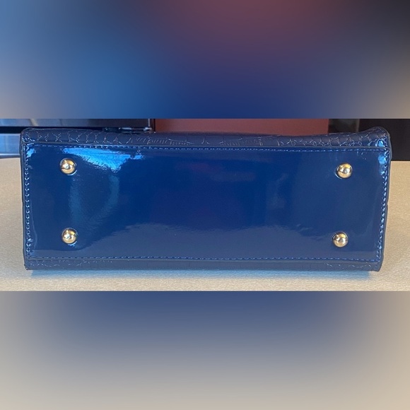 Navy Blue Crocodile Pattern Faux Leather Shoulder Bag w/Golden Hardware. NWOT - Picture 10 of 12